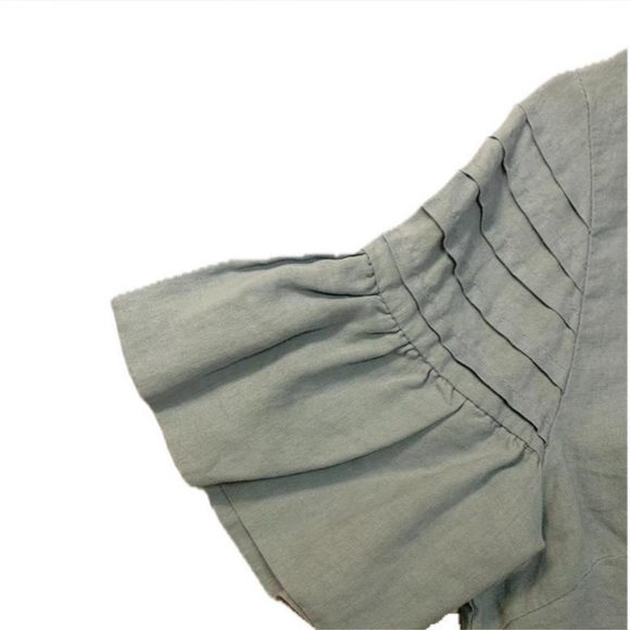 Ruffled structured chambray shirt with eyelet closure. Medium. - Picture 2 of 6